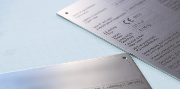 Ipari alkatrész feliratozás